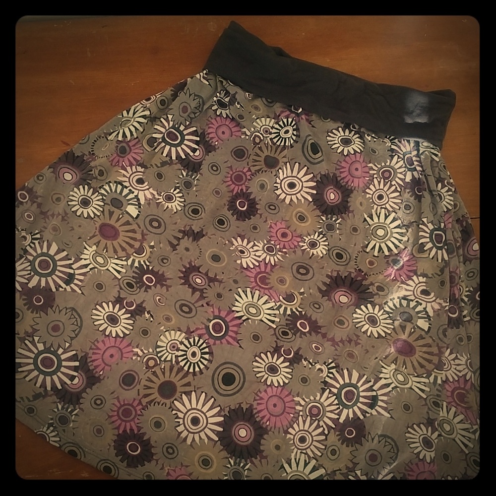Beautiful purple flower pattern stretchy skirt EUC